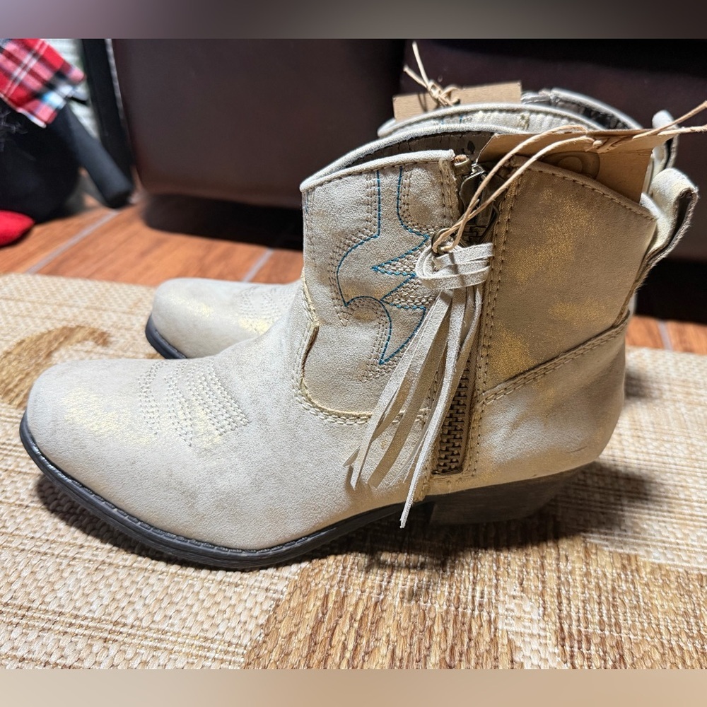 BIG BUDDHA Cowgirl Cowboy Gold shimmer Ankle Boots, BNWT Size 8 - Picture 3 of 14